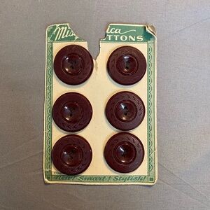 ❤️10/$10❤️ Vintage Burgundy Buttons